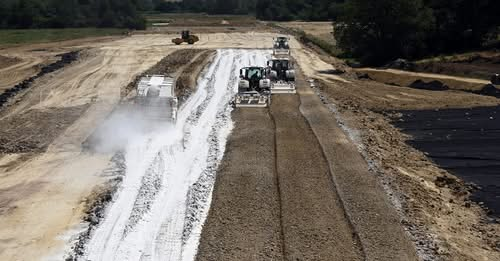 brunodalpra67's tweet photo. Autoroute #A69 entre Castres et Toulouse (ou #A355 à Strasbourg), barrage de #Caussade, déviation de #Beynac : "la stratégie du fait accompli nous gêne profondément, on s'assoit sur la loi" dénonce @FNEasso.
A LIRE ICI : https://t.co/KtJwuepiGu https://t.co/KP9USOkHW2