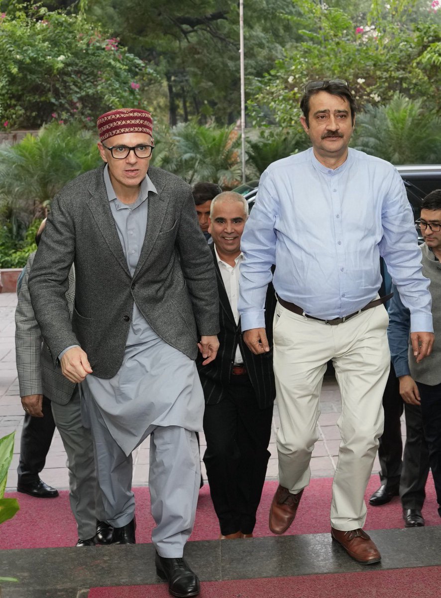 Watch entire interview of chief minister of Jammu and a Kashmir <a href="/OmarAbdullah/">Omar Abdullah</a> at <a href="/PTI_News/">Press Trust of India</a> during #4PS during which he talked about #statehood #evm #dynasty #indiabloc #twopowercentres victory of <a href="/JKNC_/">JKNC</a> #Article370 among other things 
<a href="/tanvirsadiq/">Tanvir Sadiq</a> thanks for coming