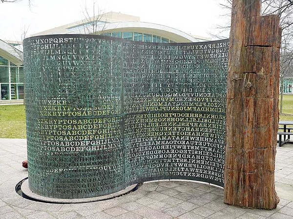 MimirSBook's tweet photo. 1️⃣
1989’da CIA’in merkez binasının bahçesine sıradan gibi görünen bir heykel dikildi. Bu heykelin ismi Kryptos’tu. 

Ama bu heykel sadece bir sanat eseri değildi. İçinde, insanların çözmesi için gizlenmiş karmaşık bir şifre barındırıyordu.
(FLOOD) https://t.co/zYooaXR1Nq