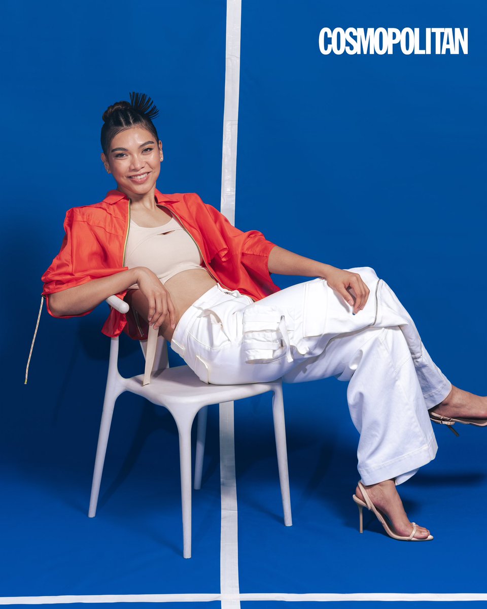 cosmo_ph's tweet photo. #AlyssaValdez's knowledge about what it takes to make it to the big leagues (literally) is what fueled her to start her own volleyball clinics. "During the pandemic, siyempre you were like, 'Pag wala nang volleyball, sino ka na? What do you do? What's your purpose in life?'" https://t.co/ys7cU3Fi8Z