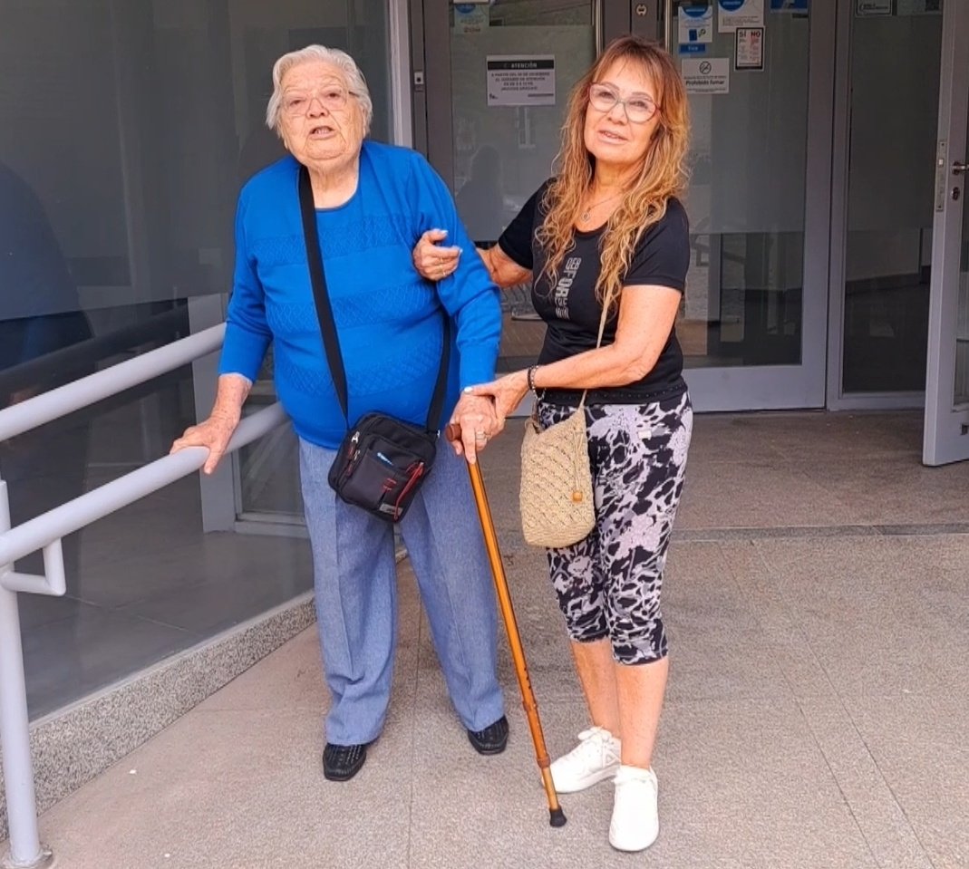 Como todos los años llevo a la abu y má hacer las compras de navidad. Es la primera vez que no me preguntan por mi cartita de Papá Noel. Todo ronda alrededor de la futura bendi y <a href="/sabrinadruet/">💫</a>... mirá esto! mira aquello! MONOTEMÁTICO 🐣 Ya me mandaron al Federal A de Toviggino🥺.