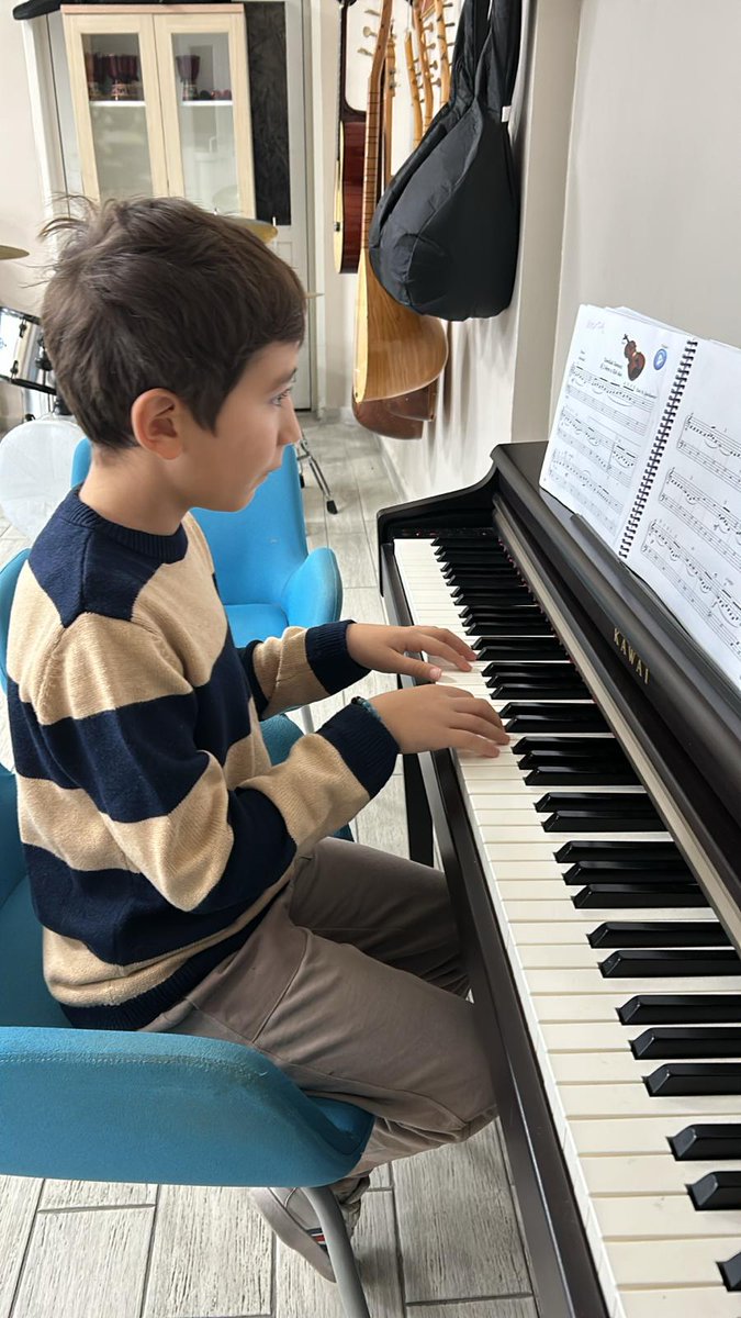 GSB_AydinGM's tweet photo. Aydın Gençlik Merkezimizin Güzel Sanatlar Atölyesinde piyano eğitimlerimiz devam ediyor. 🎹🎼 #GüzelSanatlarAtölyesi #Piyano https://t.co/Pn5Pe2Tpq4