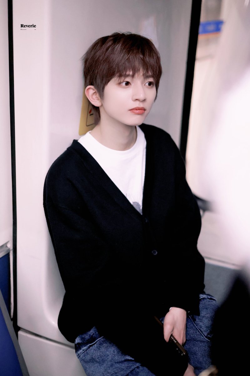 reverie0514's tweet photo. 241218 𝐈𝐂𝐍🛫𝐏𝐄𝐊

완전한 화보👍🏻

#YooGwanWoo #유관우 #刘冠佑
#StarlightBoys #스타라이트보이즈 #星光闪耀的少年 https://t.co/YcKntzGqF0