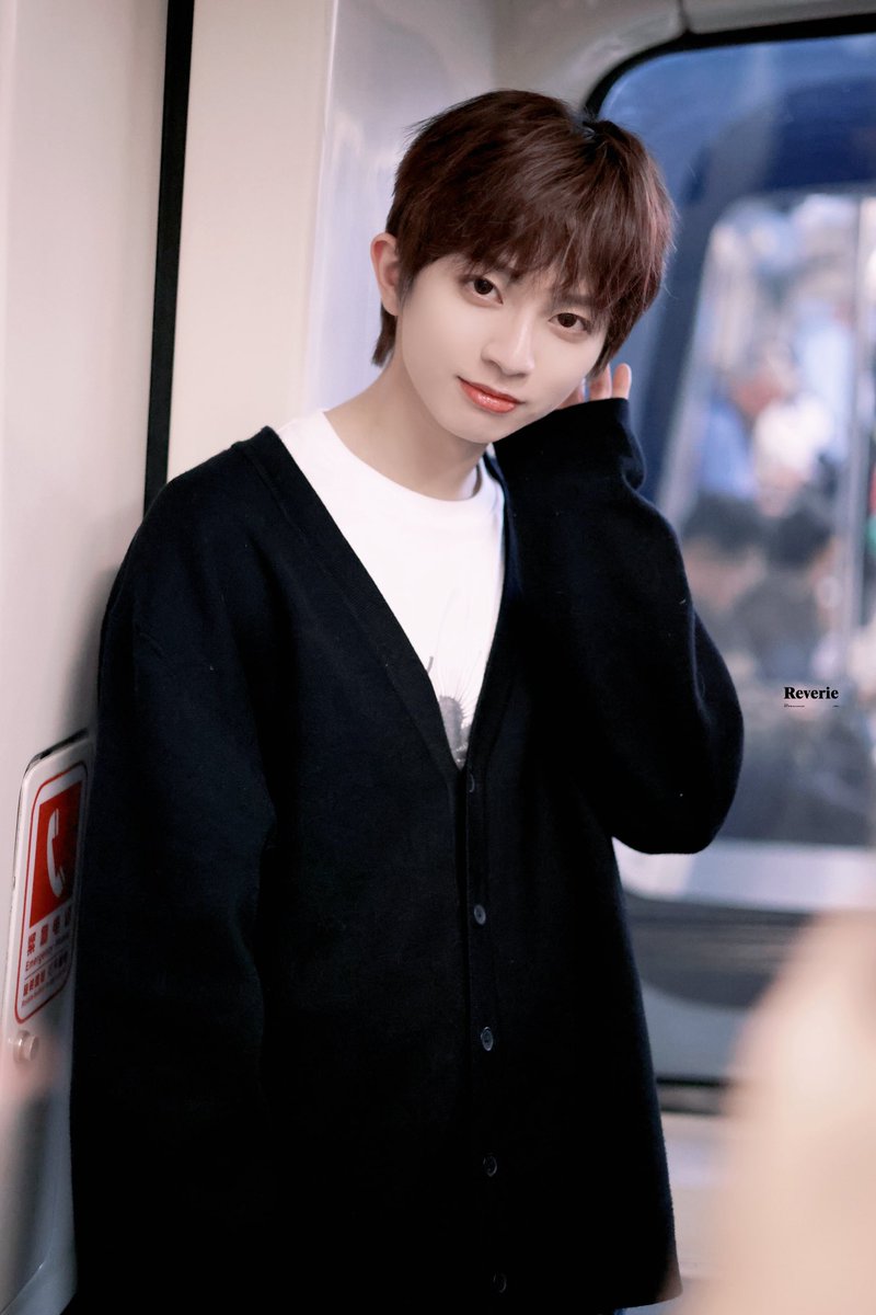 reverie0514's tweet photo. 241218 𝐈𝐂𝐍🛫𝐏𝐄𝐊

완전한 화보👍🏻

#YooGwanWoo #유관우 #刘冠佑
#StarlightBoys #스타라이트보이즈 #星光闪耀的少年 https://t.co/YcKntzGqF0