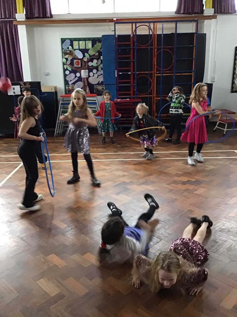 Lots of fun at the Christmas party this afternoon 🎅🏼🎄<a href="/YorkeMead/">Yorke Mead Primary  School</a>