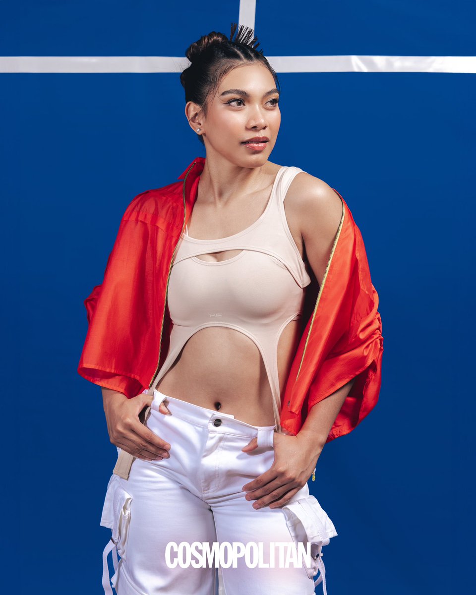cosmo_ph's tweet photo. #AlyssaValdez got real when discussing her road to recovery after her injury. "As in nag-revert talaga—bumalik ako sa pagiging rookie. Ang masama lang, 30-plus years old na ako, so I have to balance also," she opens up. 

#AlyssaForCosmo 🏐 https://t.co/Lr95zyQmH8