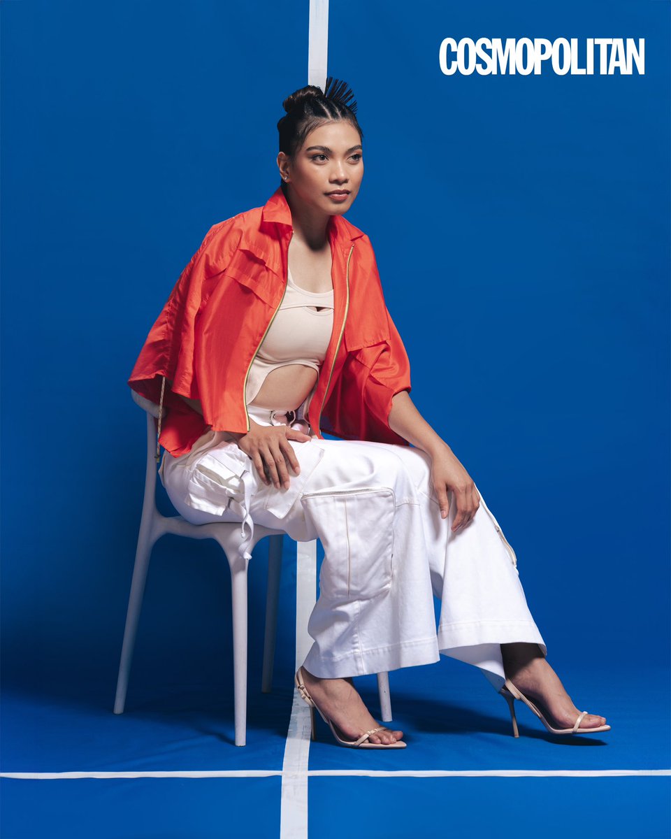 cosmo_ph's tweet photo. #AlyssaValdez got real when discussing her road to recovery after her injury. "As in nag-revert talaga—bumalik ako sa pagiging rookie. Ang masama lang, 30-plus years old na ako, so I have to balance also," she opens up. 

#AlyssaForCosmo 🏐 https://t.co/Lr95zyQmH8