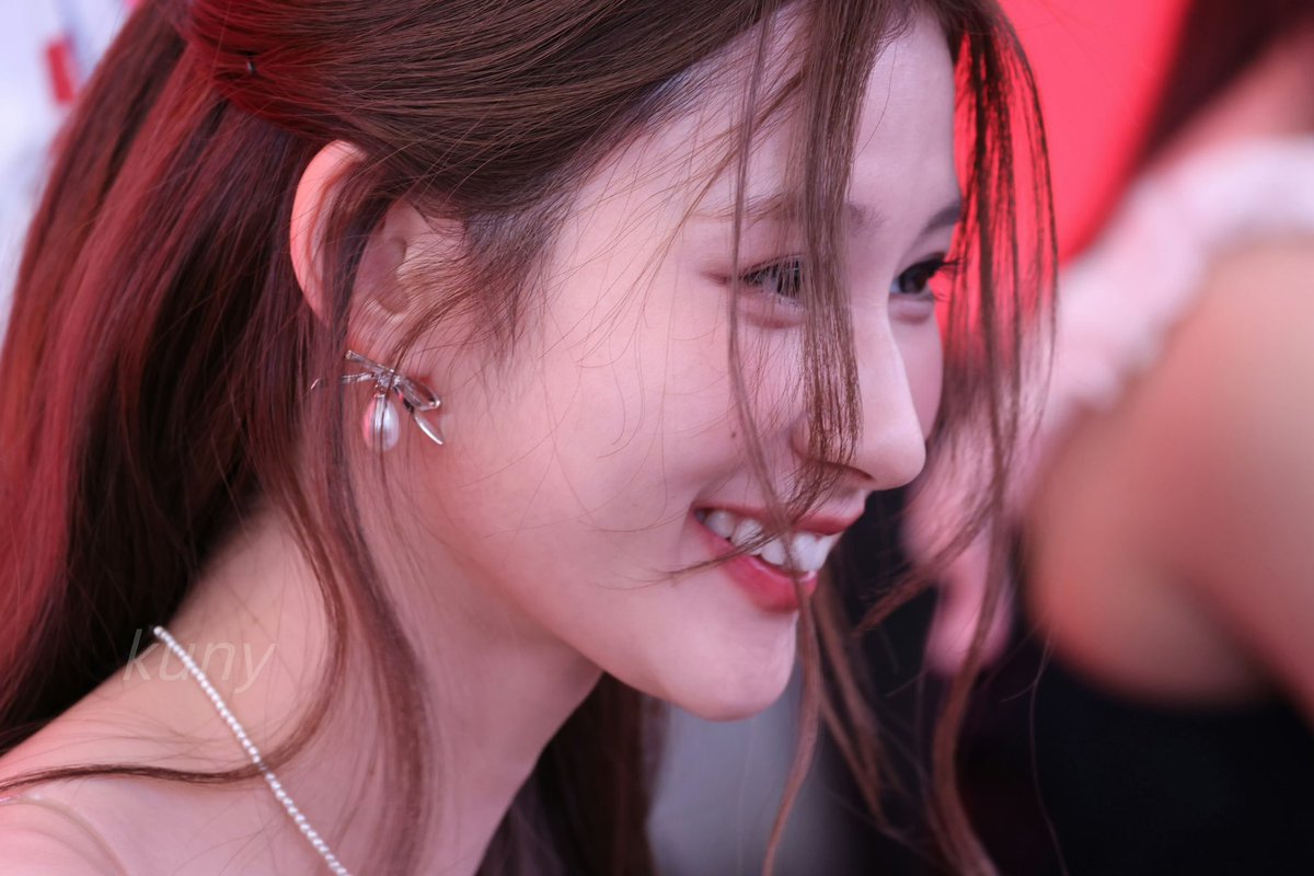 sanazmw's tweet photo. “... 𝟑:𝟑𝟑 / [◉°] 𝗕𝗲𝗮𝘂𝘁𝘆 in the quietest details—𝘴𝘰𝘧𝘵 𝘴𝘵𝘳𝘢𝘯𝘥𝘴 𝘧𝘢𝘭𝘭𝘪𝘯𝘨, a smile that lingers, and 𝘦𝘺𝘦𝘴 that shine without a word. You don’t 𝗰𝗵𝗮𝘀𝗲 the light; it 𝗳𝗶𝗻𝗱𝘀 you, drawn to your 𝘲𝘶𝘪𝘦𝘵 𝘦𝘭𝘦𝘨𝘢𝘯𝘤𝘦. https://t.co/F41JBKuSzN