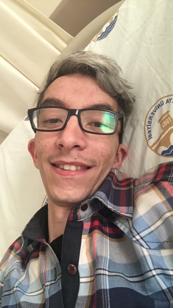 Olur ya bir gün keyifli güldüğüm bir fotoğraf görmek istersiniz bu fotoğrafta burada dursun hali hazırda daha güçlü daha dirayetli şekilde karşınıza çıkana dek…