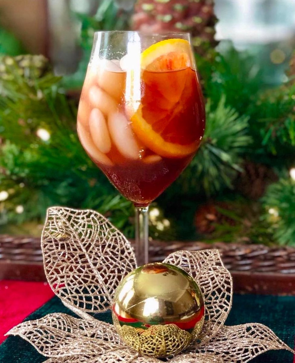ACPRazzo's tweet image. Still looking for that festive cocktail?? ‘Puttin’ on the Spritz’!

1.5oz  Cinpatrazzo 
.5oz Amer Picon or Amaro CioCiaro
1oz Dolin Blanc Vermouth 
2-3oz Prosecco 
Soda water to taste

Blood orange or cara cara slice
.