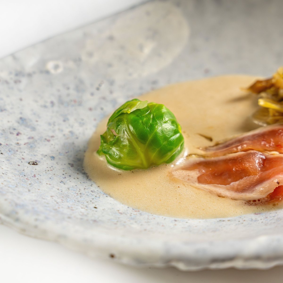 Rest_Calenric's tweet photo. Perdiu a la col. Un clàssic de la cuina catalana
•
Perdiz en la col. Un clásico de la cocina catalana
•
Partridge marinade with cabbage. A classic of Catalan cuisine
#calenric #restaurantcalenric #valldebianya #estrellamichelin #guiamichelin #oad2024 https://t.co/dDBJshf0QG