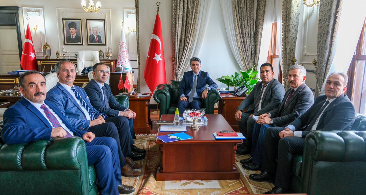 Valimiz Sayın Abdulaziz Aydın başkanlığında, Roman vatandaşların yaşam standartlarının iyileştirilmesine yönelik değerlendirme toplantısı yapıldı. 

İlgili kurum temsilcilerinin ve Bolu Roman Koordinatörü İsmail Demir'in katıldığı toplantıda, Roman Vatandaşlara Yönelik Strateji