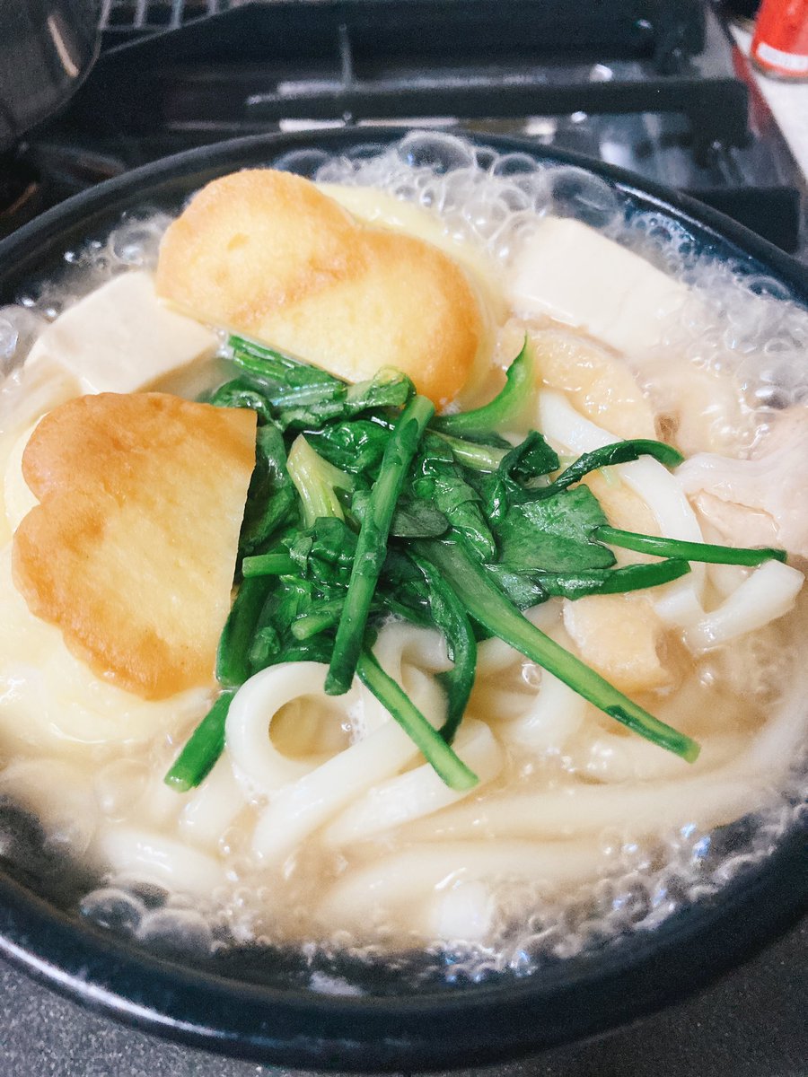 tabirins's tweet photo. 風邪気味らしく

晩ごはんは
「温かくて柔らかいもの」
というオーダーだったので

鍋焼きうどんにしました😃

#おうちごはん
#鍋焼きうどん
#うめやき https://t.co/p7a3yeTZgA