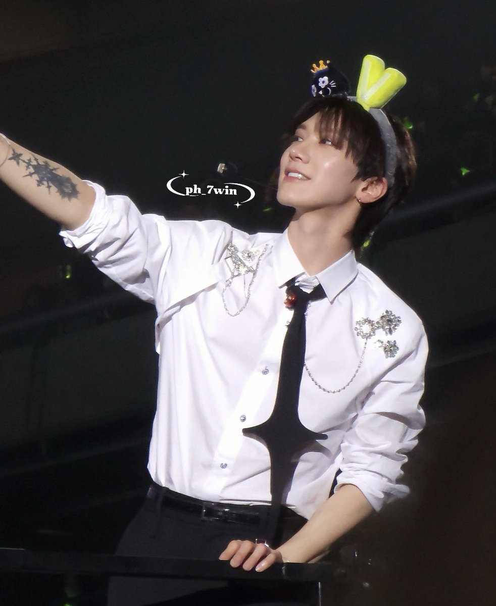 241218 WayVLand

함께 셀피✨🐈‍⬛

#WayV #威神V 
#TEN #텐 #เตนล์ #李永钦 #テン