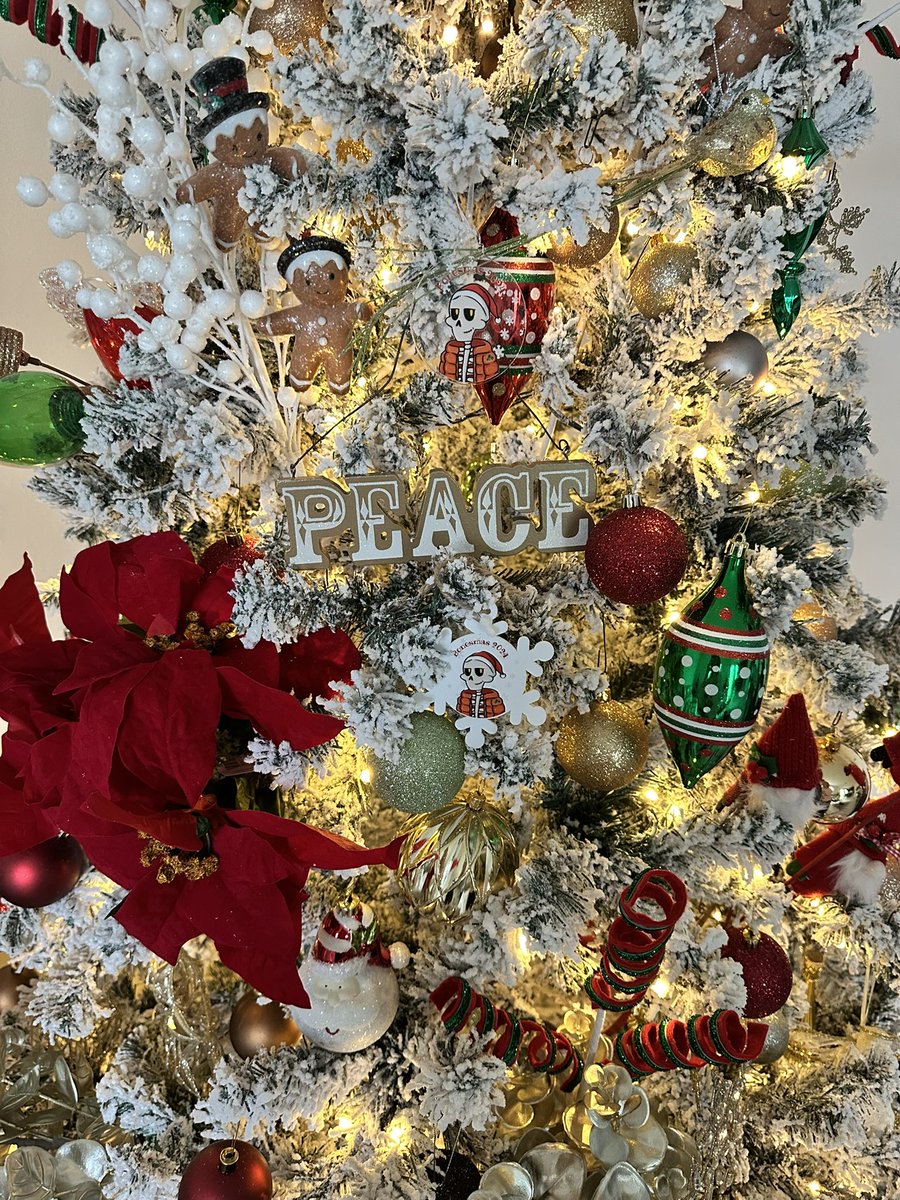 Gm gm ☀️ 🎄✨ 
I just wanted to thank @DePINphone for such a thoughtful 🎁.  🦴 Bones by <a href="/Jarritos/">Jarritos</a> isn’t just an nft community , it’s a Familia🫶🏻 My girls 👧🏻👧🏻 are going to be so delighted to find these new <a href="/Jarritos/">Jarritos</a> 🍊🍉🍓🍍🥭gummies in their stockings.  Check 👀 out these