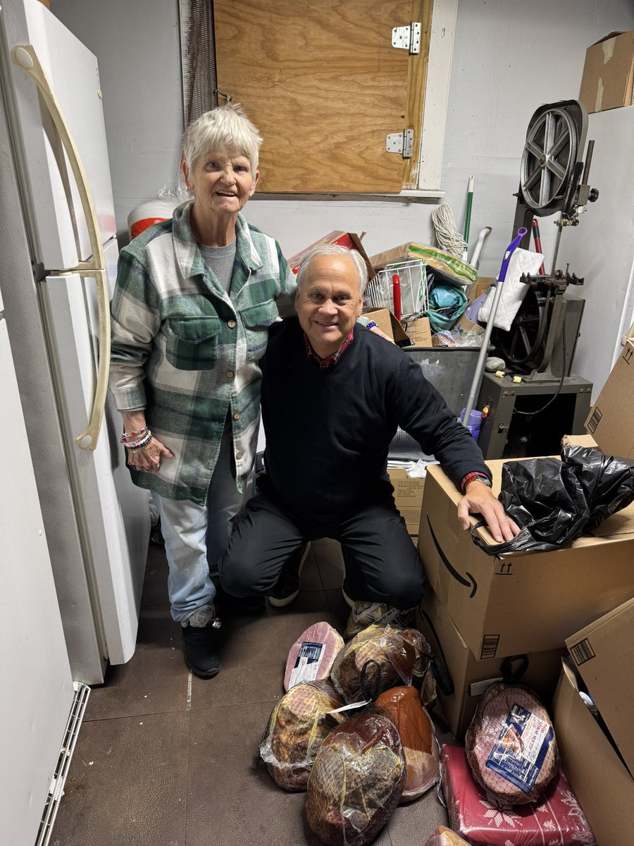Jim_Merritt's tweet photo. #KillHunger we were able to donate 30 hams to House of Victory food pantry in Fountain Square. 🎄My best to Guardian Angel Rachel Cooper https://t.co/Vbi2cE7V86