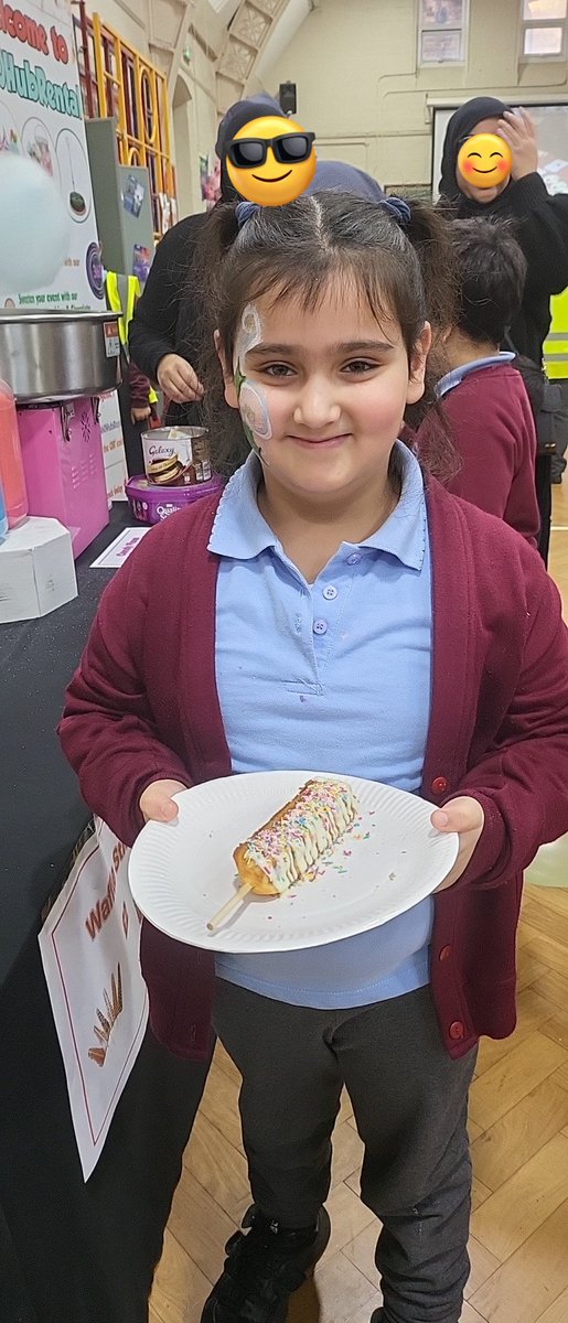 Mr_SKhan_'s tweet photo. 2K are having a blast and are thoroughly enjoying their time at the Somerville Christmas Fayre! https://t.co/vajhLobe2H