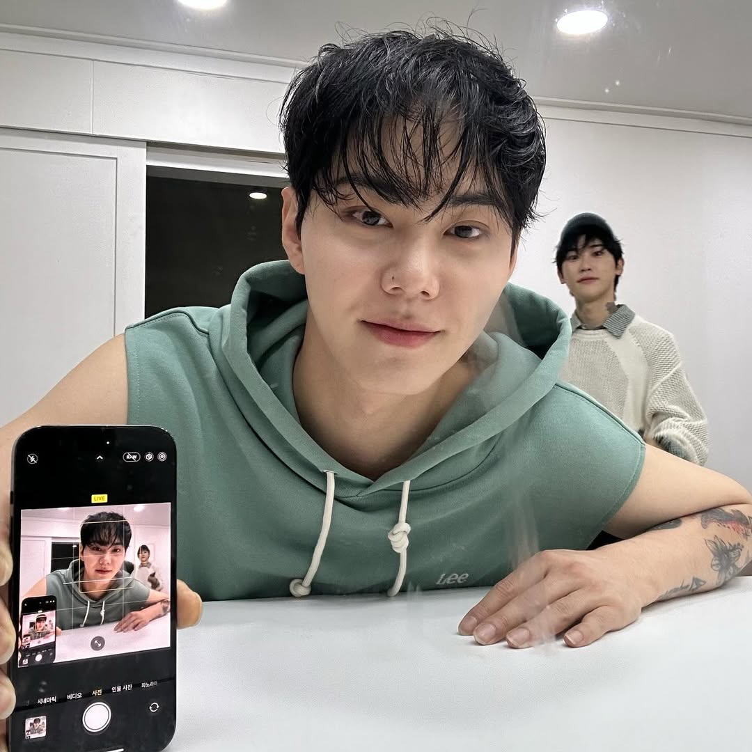 jsh_Rain's tweet photo. 很快就要见面啦❤️
#준성호_700일_축하해
#700DaysofJunseongho https://t.co/GMICyuv7vJ