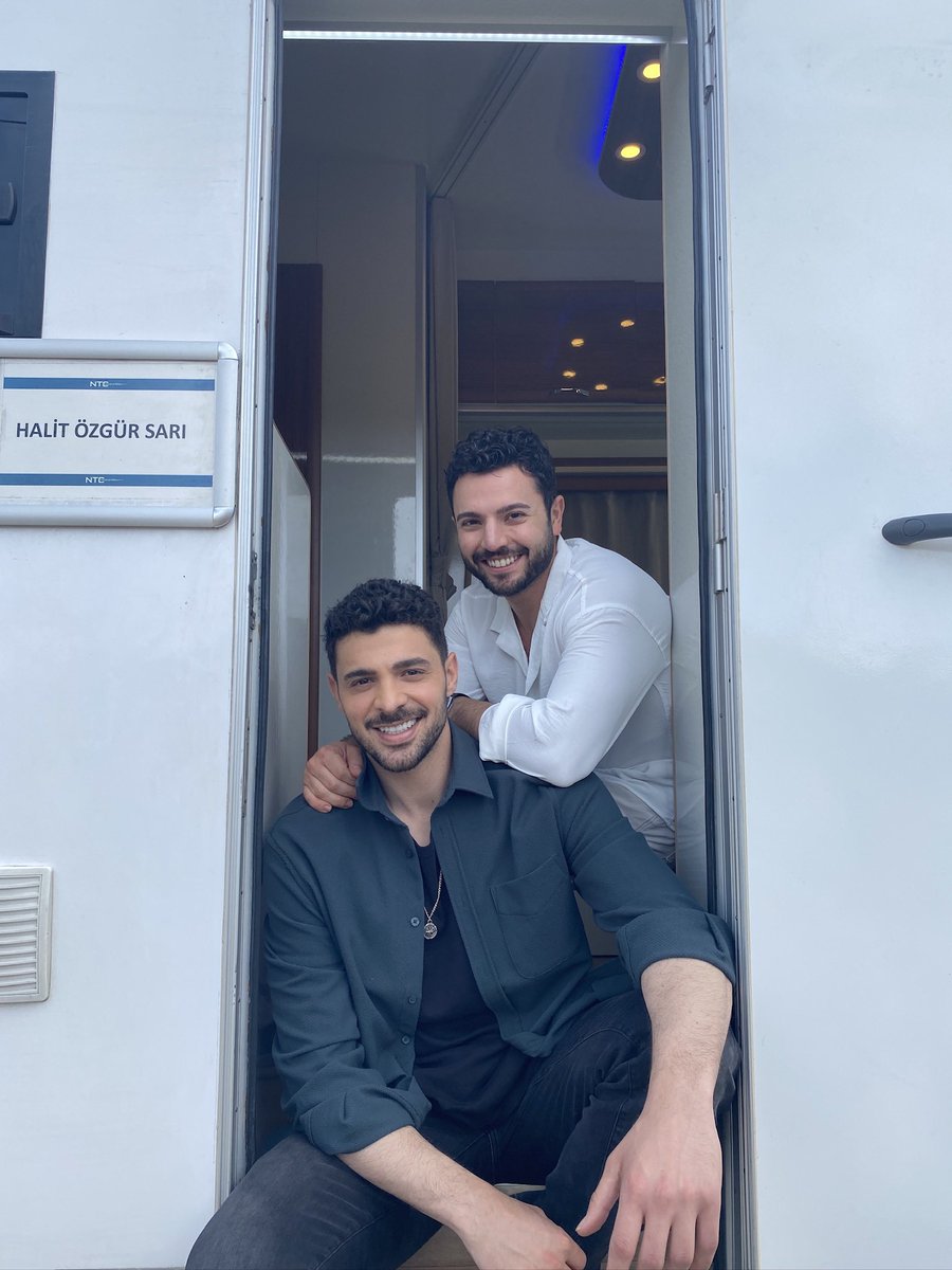 Shiflog's tweet image. Happy Birthday to the sweetest soul😭♥️
I hope the best things happen to you and that great success lies ahead in your career Apo🫂
Wishing you all the happiness and love you truly deserve today and always!🥹
HAPPY HAPPY🥳
@AbdullhAydn