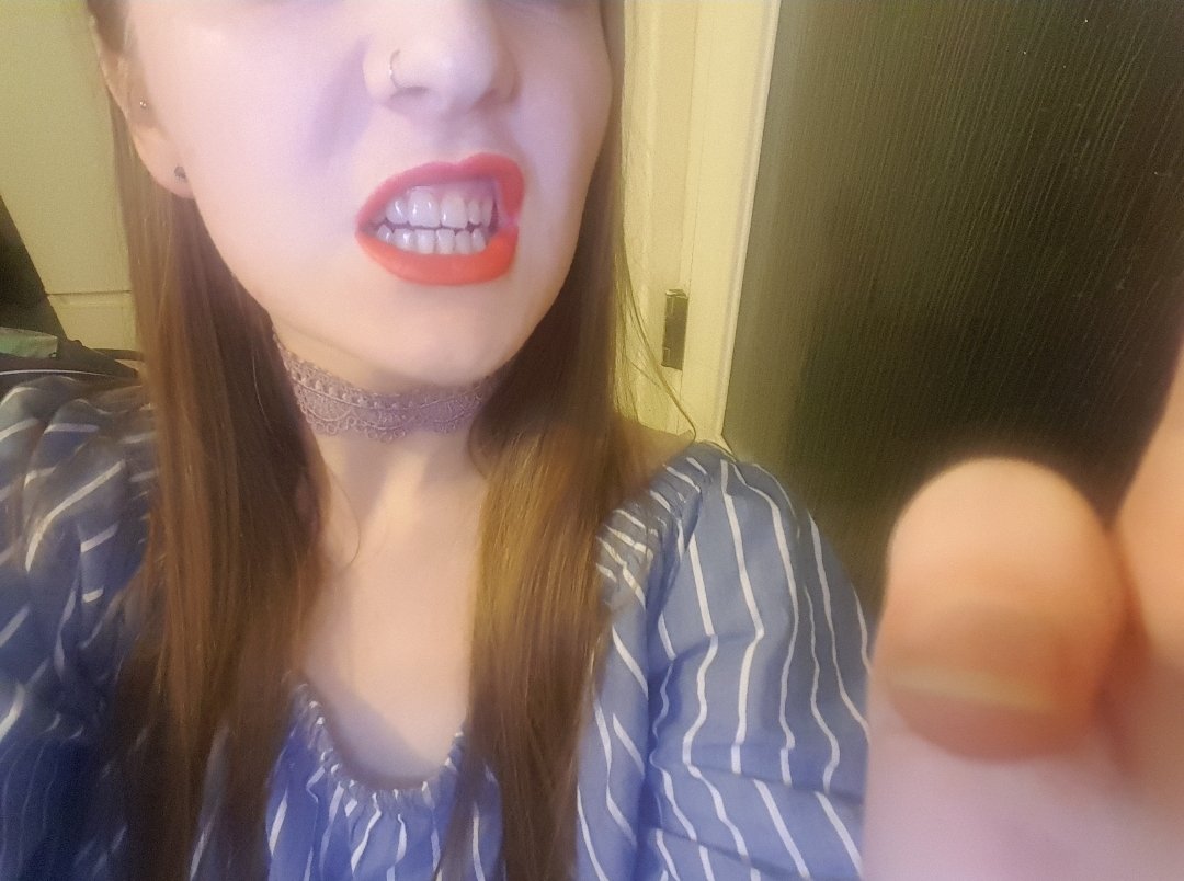 IndigoGloww's tweet photo. #oldie #throwback #red #lippy #show #yah #teeth #choker #necklace https://t.co/qSG3jEP9Ln