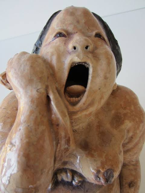 mombaque's tweet photo. Alguns maus são punidos aos olhos de todos por várias mazelas aleatórias, de modo que muitos julguem ser um castigo divino. Mas nem de perto todos os maus são punidos: pelo contrário, os vemos prosperarem. 

E muitos pensam Deus não existir por conta da prosperidade dos maus. Porém, quem vê mais profundamente, enxerga que são vias de misericórdia. Pois se todo mau fosse fulminado por um raio no ato de sua maldade, faríamos o certo não por ser certo, mas por temor, o que impediria nossa perfeição. 

E ninguém pense que a punição deles não virá, caso não se arrependam e mudem de vida. Deus fala por Isaías: "Sempre me calei, me silenciei, fui paciente: falarei como parturiente" (c. 42 v. 14) . Pois a parturiente, sem avisar uma hora exata, tem uma bolsa estourada, e passa a dar gritos de dor.

A bolsa estourada sem hora marcada é o Juízo Final, porque ninguém sabe o dia e nem a hora.  A parturiente grita prestes a revelar o que guardava dentro de si, pois haverá grande terror no momento da revelação do justo juízo de Deus. E os gritos são de dor, pois revelam onde os maus ficarão pra sempre. 

Tal ensinamento se encontra na obra Moralia in Iob, de São Gregório Magno, o Comentário Místico sobre o livro de Jó. Traduzi essa gigantesca obra por 4 anos, e de brinde o Comentário Literal ao Livro de Jó, do São Tomás de Aquino. 

A versão de luxo está esgotada, e é vendida pela Amazon. Segundo lote chega SÁBADO. Já a versão simples tem 2 volumes lançados (serão 8) e está em diversas livrarias, basta procurar por "Coleção Moralia in Iob"