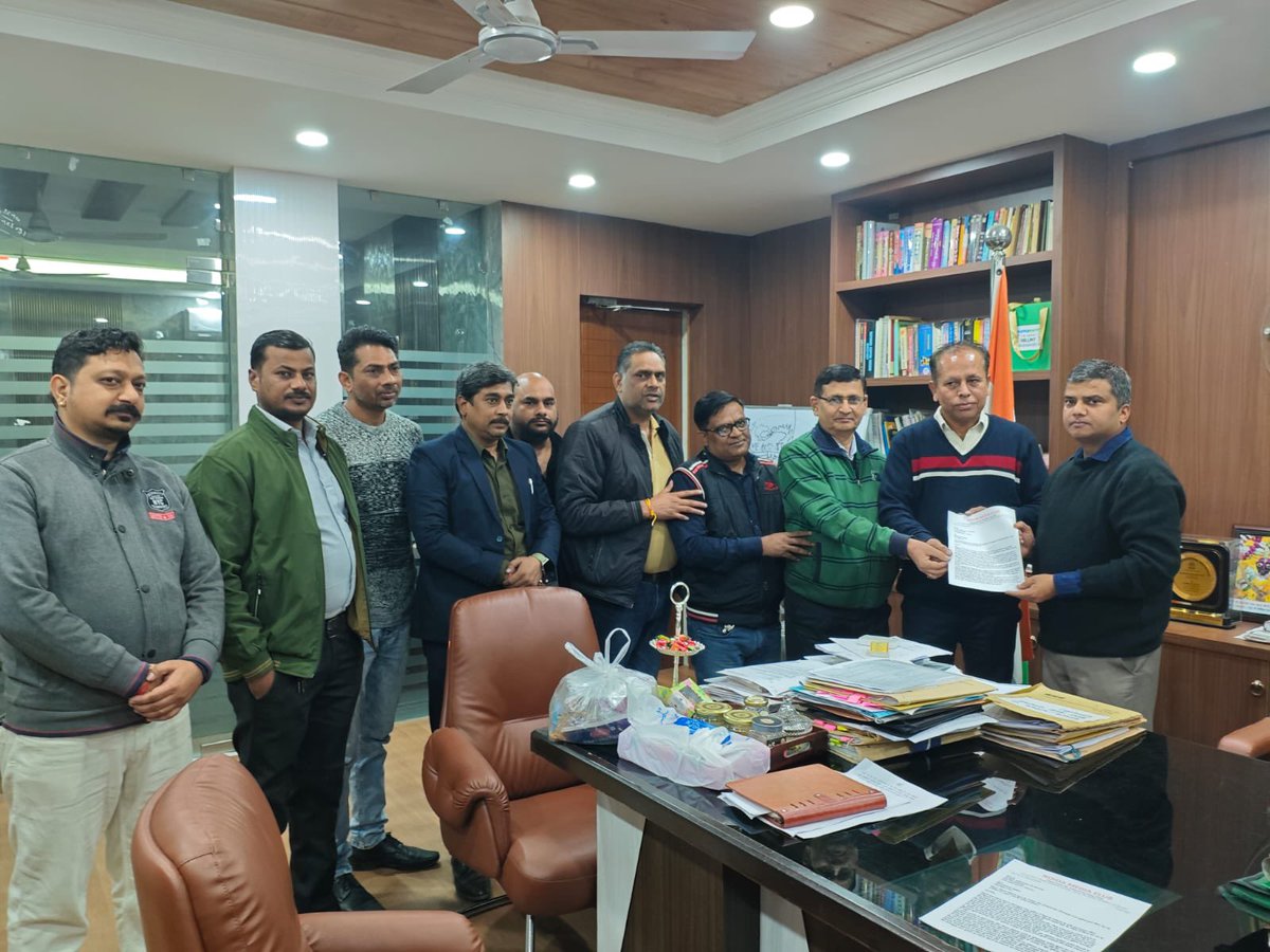 NoidaMediaClub's tweet image. गौतमबुद्ध नगर पुलिस की पत्रकारों के प्रति दमनात्मक और उत्पीड़नात्मक कार्रवाई की निंदा करते हैं।
मुख्यमंत्री श्री @myogiadityanath जी महाराज से निवेदन है कि फर्जी मुकदमे रद्द करवाए जाएं। जिम्मेदार पुलिस अफसरों पर कार्रवाई की जाए।

“पत्रकार मुक्त गौतमबुद्ध नगर अभियान बंद हो”