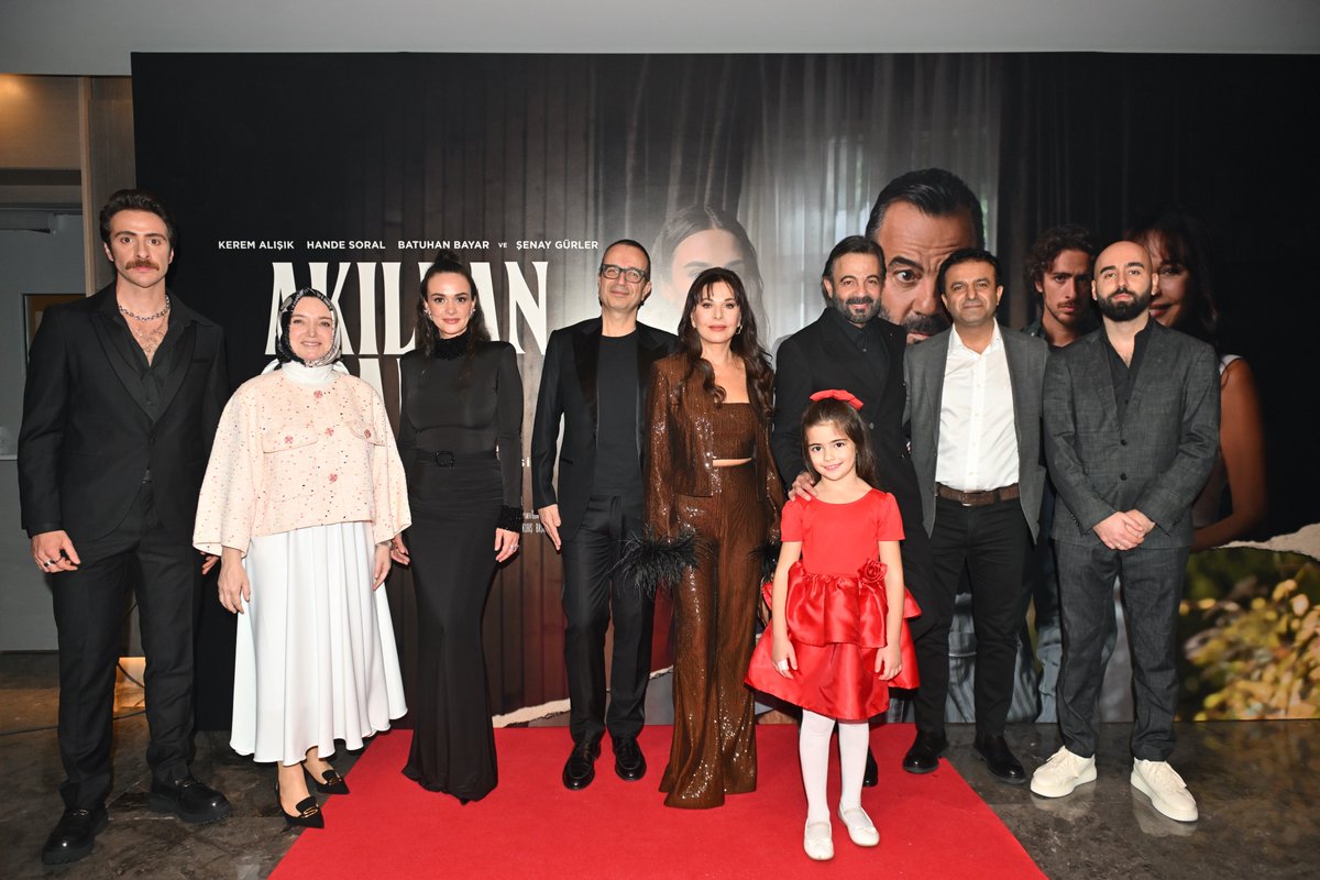 #AkıldanKalbe galamızı gerçekleştirdik. Sırada vizyonumuzu beklemek kaldı. 🎈
Anlattığımız hikaye sizin de hikayeniz olabilir. 
Kaçırmayın derim🤗

<a href="/usyapimtv/">Üs Yapım</a> <a href="/akildankalbe_/">Akıldan Kalbe Film</a> <a href="/Sinehanefilm/">Sinehane</a> #KeremAlışık #HandeSoral <a href="/senaygurler/">Şenay Gürler</a> #BatuhanBayar <a href="/OzerFeyzioglu/">Ozer Feyzioglu</a> <a href="/BurhanGun/">Burhan Gün</a>