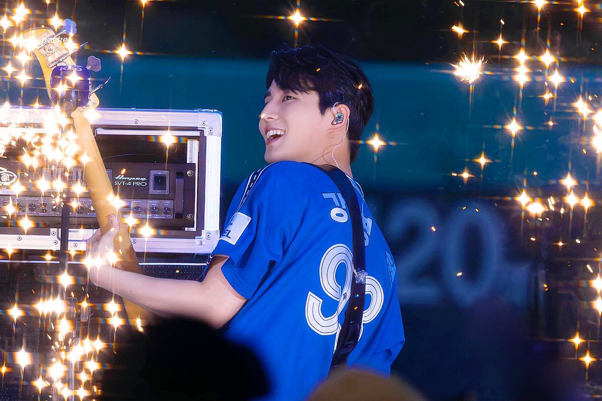 빛나는 것들 사이에서도 가장 빛나는 영현아 

#빛나는_영현이의_생일을_축하해
#HAPPY_YOUNGK_DAY