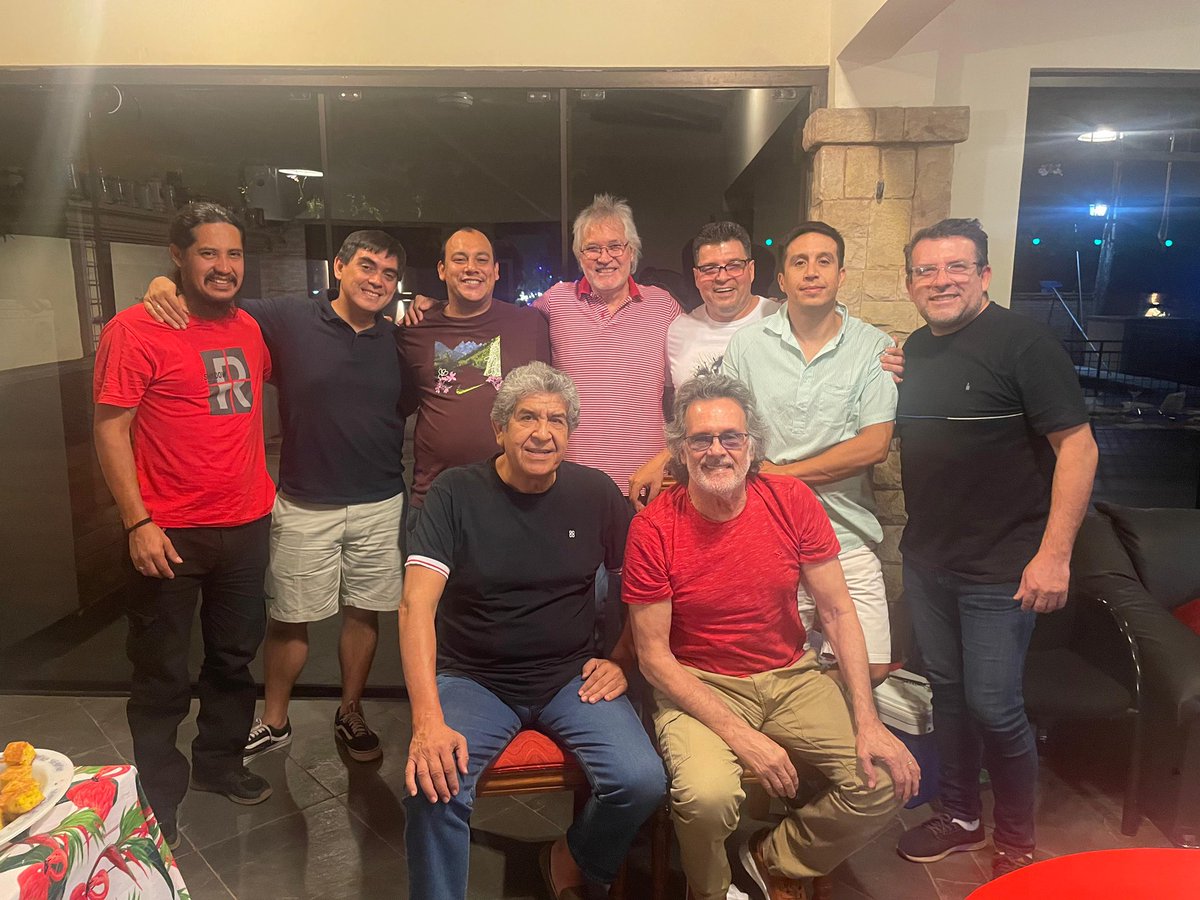 retrobandpy's tweet photo. Despidiendo el año con todo el equipo de @retrobandpy … músicos, sonido, técnica y producción, fue un año de muchas emociones y grandes shows, gracias Música por tanto.! ❤️🙏❤️ https://t.co/r63XYUflGw