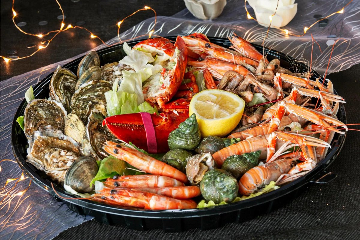 🦪 À partir de -10 000 ans, la consommation de fruits de mer et de poissons s’intensifie sur de très nombreux sites côtiers. Pourtant, il s’avère qu’elle est bien plus ancienne. 
À l'approche des fêtes, retraçons l'histoire gourmande de nos assiettes 👉 mnhn.fr/fr/depuis-quan…