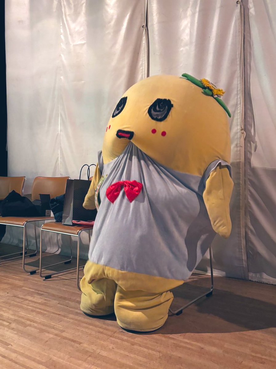 funassyi's tweet photo. みんなー今日も一日お疲れ様なっしー♪
ヾ(。゜▽゜)ノ寒いので風邪ひかないでくださいなっしなー♪
明日もみんな安らぎます様に梨汁ブシャー:＊
もやすみー https://t.co/Xs4NTbu1jo