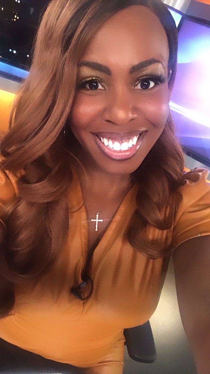 KarahBaileyTV's tweet photo. Good Morning #Providence #RhodeIsland! The #IndependentMan will go back on top of this statehouse at 10a. Weekend hours are now available for the state’s #RIBridges cyberattack hotline. The Celtics championship trophy is on tour! When and where you can snap a pic, today on @ABC6! https://t.co/6yyu8LeQiJ