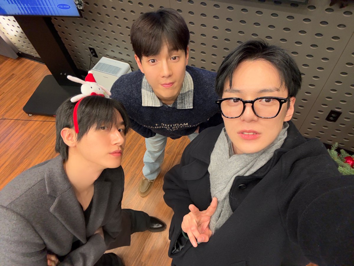 OfficialMONSTAX's tweet image. 삼형제파티 #민혁