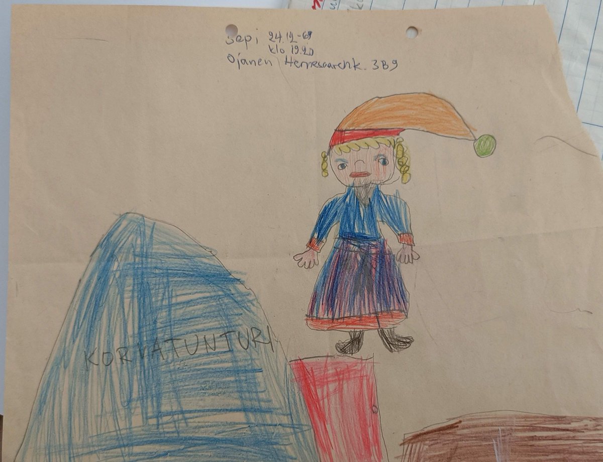 Kansanvalistusseuran <a href="/KVS_fi/">Kvs-säätiö (Kansanvalistusseura sr.)</a>  arkistoista löytyi kuva, jonka on piirtänyt Sepi Ojanen 24.12.1969. Tunnetko Sepin, joka on asunut ilmeisesti tuolloin Hernesaarenkadulla? Olisi ilo kuulla lisää tilanteesta, jolloin kuva syntyi ja miten se on joutunut arkistoon! #helsinki #tonttu