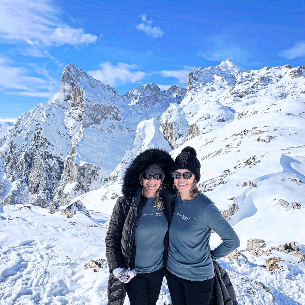 NExSpain's tweet image. Winter Wonderland.  Fresh snow in the mountains followed by sunshine and blue skies makes for big smiles.  #mountains #snowfields #peaks #PicosDeEuropa #NationalPark #nature #naturelovers #landscape #landscapephotography #Spain #NorthernSpain #SpainTour #PrivateTour