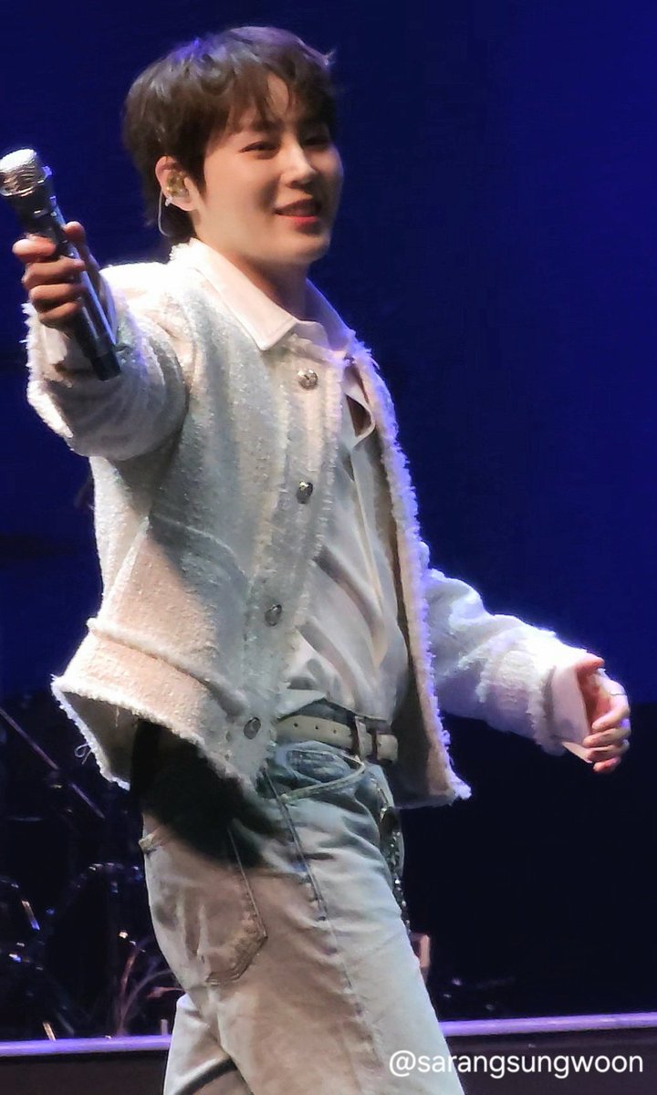 241214 하성운 썸데이 플레로마 

몸도 안 좋았으면서 하늘 보고는 어쩜 그렇게 방긋방긋 베시시 계속 웃어준거니 🥹
진짜 하늘사랑꾼 하늘바붕야 🩵

#썸데이 #썸데이플레로마
#하성운 #HASUNGWOON