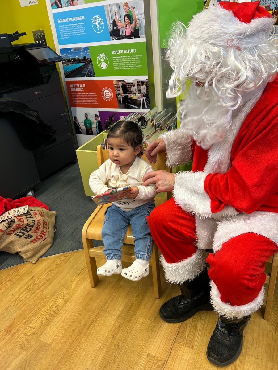 GreenwichLibs's tweet image. We loved seeing Santa Claus during #BabyRhymeTime at #SladeLibrary! Families got into the festive spirit, with songs and themed crafts throughout the week. He’s visiting again on Friday 20 December at 10.30am 🎶 #LoveYourLibrary
