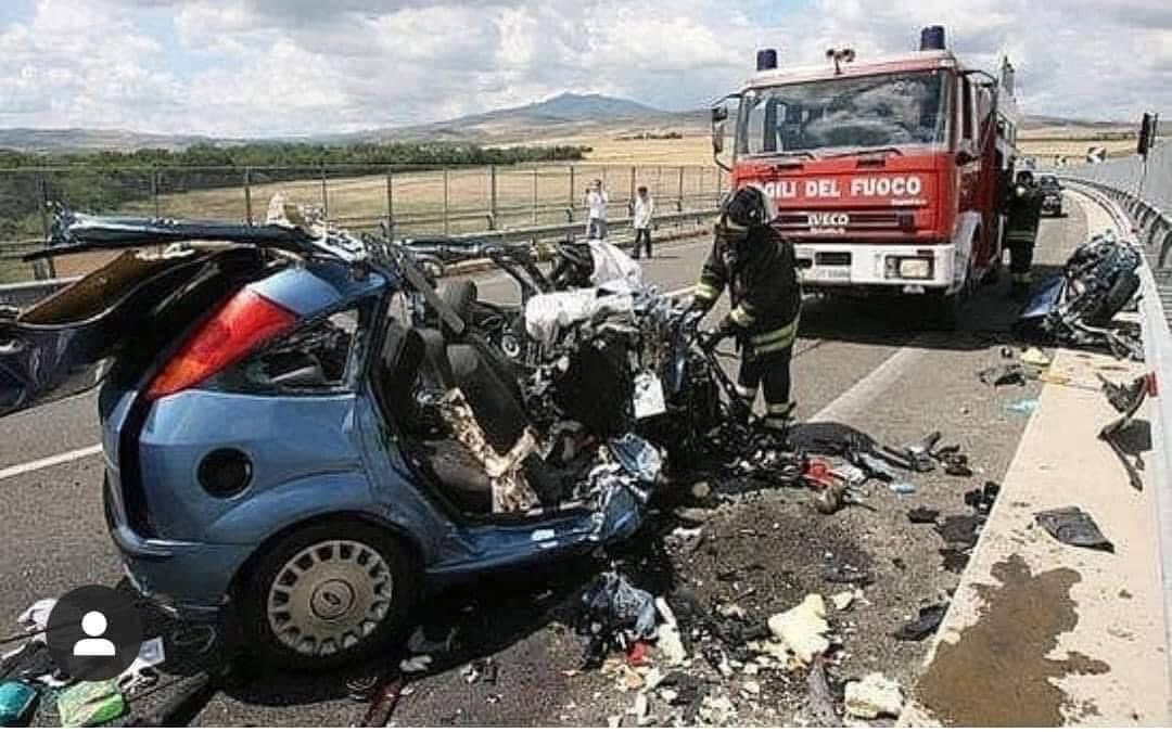 Motlatsi_RC's tweet image. I went out partying mom. I went to a party and I remembered what you told me. You asked me not to drink alcohol, mom. That&apos;s why I drank a Sprite. I felt proud of myself. I made a healthy choice and your advice was right.

And when the party was finally over, people started…