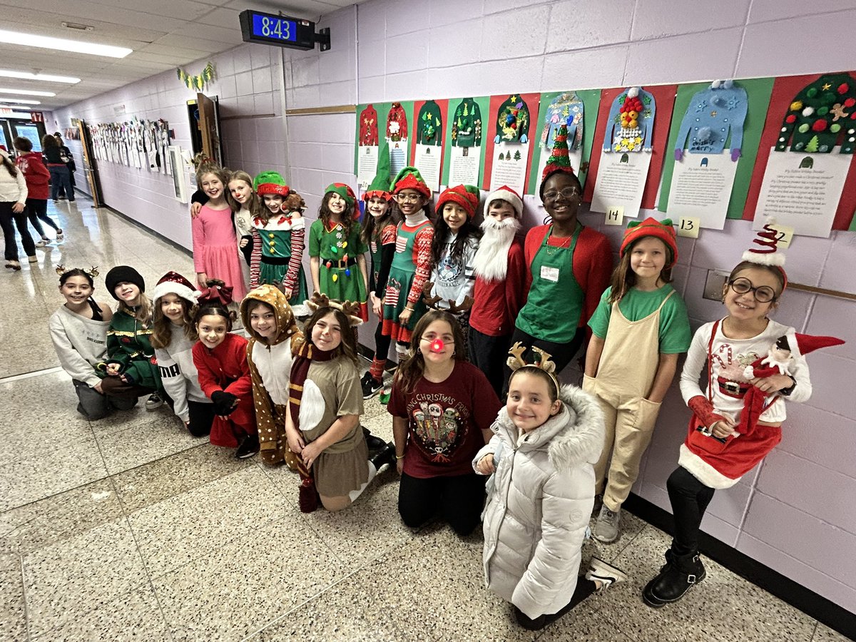 MrsBrennan57's tweet photo. Dress like a holiday character! So much festive fun! @LISShines @drafischer https://t.co/06b54KBkf0