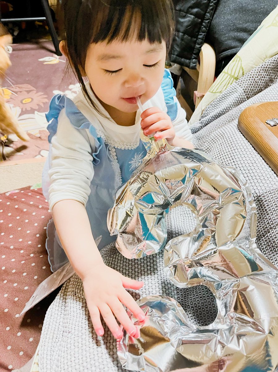 KING_miumiu's tweet photo. しばし久しぶりのお出まし✋

うちの娘もいよいよ3歳に突入だわ🤣

時の流れって早いわね〜🥰

娘とケーキも作って、よく喋る子に育ってます✋ https://t.co/I9HthgFsjO