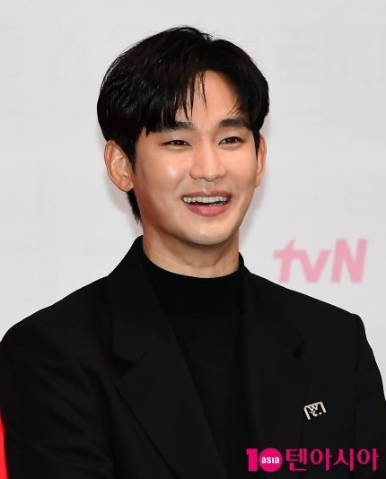 k_dramaindo_'s tweet photo. #KimSooHyun pertimbangkan bintangi drama OTT #KnockOff
Karya baru dari PD Park Hyun Seok
#SecretForest2
https://t.co/QgglDqXOiW https://t.co/uK5jWG5pMc