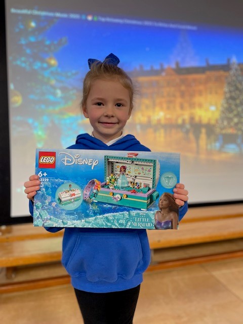 LancsLibraries's tweet image. Our final pair of #LancsReadingHeroes prize winners!
Amber from #OrmskirkLibrary and Darla from #KnottEndLibrary
Plus a shout out for Abdelrahman from #BrierfieldLibrary and Libby from #ChatburnLibrary