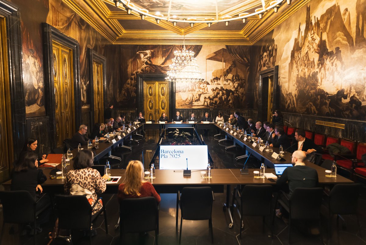 Barcelona Turisme (@barcelonaturism) on Twitter photo 📢 Avui en el Consell General de Turisme de Barcelona hem presentat l'informe de tancament 2024 on es mostra l’estabilització del flux de visitants després d'anys d'impuls de mesures pioneres de gestió.
➡️tuit.cat/RmtyO
<a href="/BarcelonaTurism/">Barcelona Turisme</a> <a href="/bcn_ajuntament/">Ajuntament de Barcelona</a> <a href="/CambraBCN/">Cambra de Comerç de Barcelona</a> 📢 Avui en el Consell General de Turisme de Barcelona hem presentat l'informe de tancament 2024 on es mostra l’estabilització del flux de visitants després d'anys d'impuls de mesures pioneres de gestió.
➡️tuit.cat/RmtyO
<a href="/BarcelonaTurism/">Barcelona Turisme</a> <a href="/bcn_ajuntament/">Ajuntament de Barcelona</a> <a href="/CambraBCN/">Cambra de Comerç de Barcelona</a>