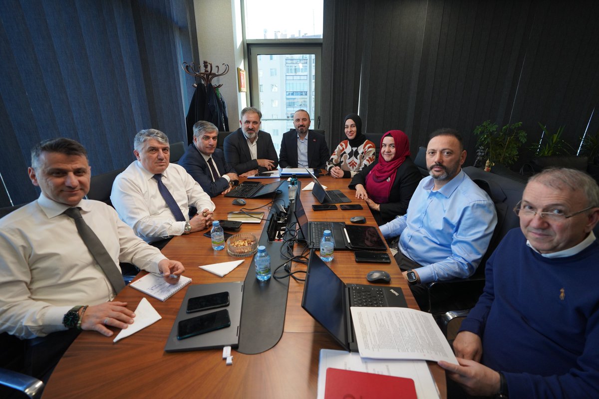 ozsagliksen's tweet photo. KIZILAY SAĞLIK ANONİM ŞİRKETİ İLE TOPLU İŞ SÖZLEŞMESİ MÜZAKERELERİMİZ DEVAM EDİYOR

Sendikamız ile mağdur ve mazlum coğrafyalarda insanlığın umudu olmaya devam eden Türk Kızılay’ın iştiraki olan Kızılay Sağlık Anonim Şirketi ile toplu iş sözleşmesi müzakereleri devam ediyor.

⬇
https://t.co/Ohgaav85N0