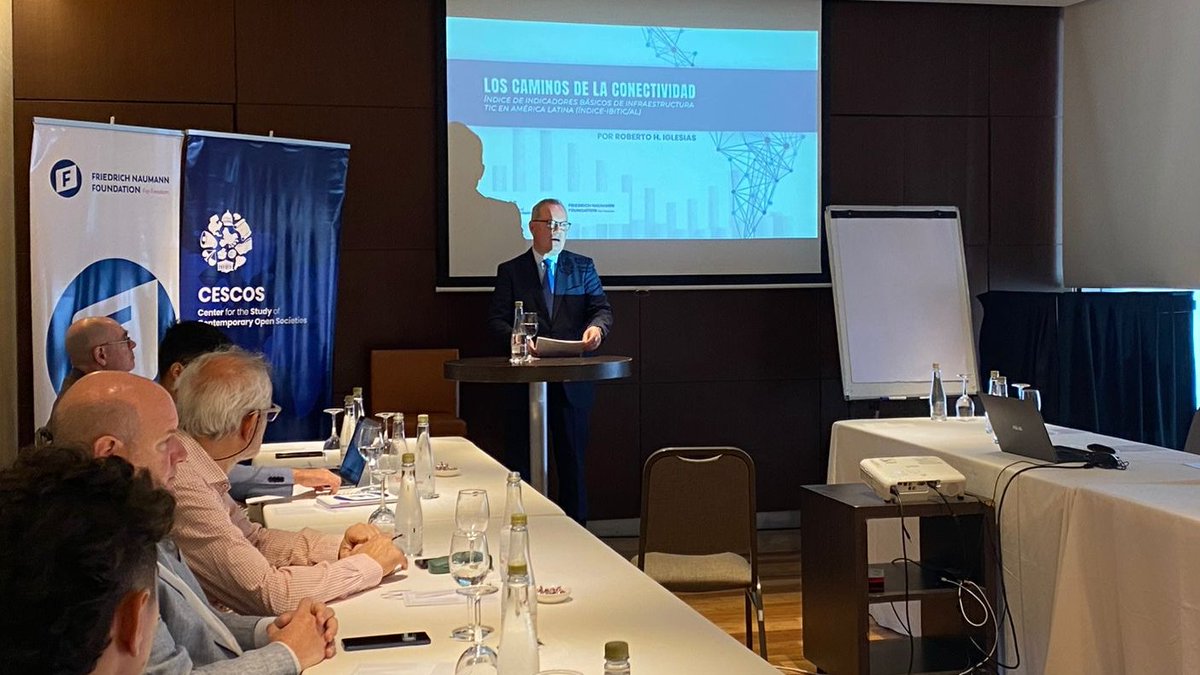FNFSudamerica's tweet photo. #Argentina 🇦🇷

🔎 El Dr. Hans-Dieter Holtzmann brinda las palabras de apertura en la presentación junto a @centercescos del índice básico de infraestructura TIC en América Latina elaborado por @RHIglesias 

🖥️ "Desde la @FNFreiheit creemos firmemente en el poder de las TIC como un promotor de la libertad individual y del fortalecimiento de las democracias. Promover el acceso igualitario a la tecnología no es solo una meta técnica, es un compromiso con el bienestar, con la justicia social y con las oportunidades para los ciudadanos. Los invito a reflexionar y a debatir sobre los hallazgos del índice, con el compromiso de trabajar juntos hacia una América Latina conectada, próspera y libre." 

🗞️ Leer índice: https://t.co/EwPnLK9e7Y

#FNFArgentina