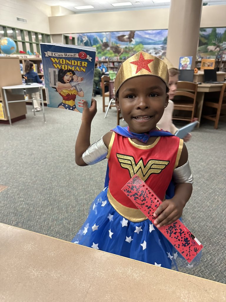 ese_library's tweet image. Late post: These two readers checked out books that were perfect for their costumes. ❤️