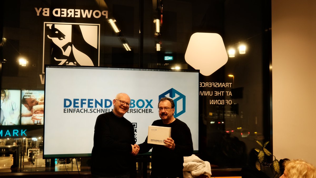 Cyber Security Cluster Bonn e.V. (@cscbonn) on Twitter photo 🎙️ #CyberSecurityMeetup x <a href="/digitalhub_de/">DIGITALHUB.DE</a>
🔐 Highlight:
Einblicke in den Cyber- & Informationsraum (#CIR) der #Bundeswehr.
🚀 Startup-Pitch:
DEFENDERBOX begeisterte mit innovativen Ideen für die #Cybersicherheitslandschaft.
🍕 Networking 🎙️ #CyberSecurityMeetup x <a href="/digitalhub_de/">DIGITALHUB.DE</a>
🔐 Highlight:
Einblicke in den Cyber- & Informationsraum (#CIR) der #Bundeswehr.
🚀 Startup-Pitch:
DEFENDERBOX begeisterte mit innovativen Ideen für die #Cybersicherheitslandschaft.
🍕 Networking