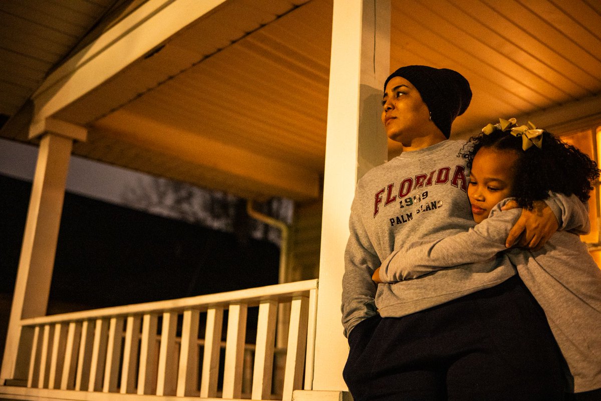 BlockClubCHI's tweet image. Trump wants to deport them. Chicago is scaling back help. Meet the migrants stuck in limbo.

The over 51,000 migrants who have arrived in Chicago since 2022 face a dwindling safety net + backlogs in work permit and immigration cases. buff.ly/4glygkf