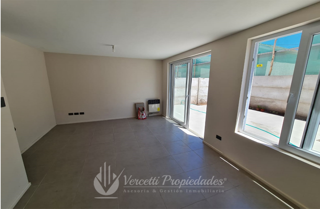 VercettiPro's tweet photo. 𝗖𝗔𝗦𝗔 𝗘𝗡 𝗔𝗥𝗥𝗜𝗘𝗡𝗗𝗢 | $660.000 | 𝗟𝗔 𝗙𝗟𝗢𝗥𝗜𝗗𝗔
JUAN DE DIOS MALEBRAN 3635

• DORMITORIOS: 3
• BAÑOS: 3
• SUPERFICIE CONSTRUIDA: 85 M²
• PISOS: 2
• ESTACIONAMIENTO: 1

Verónica Opazo
+56 9 7955 9007
 vopazo@vercettipropiedades.cl

#laflorida https://t.co/bcbHgifUfv