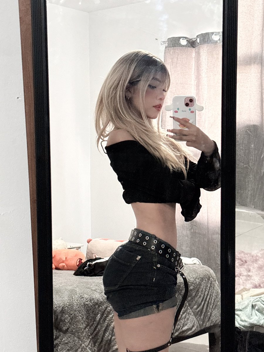 yooozzzi's tweet photo. Hoy es mi cumpleaños 🖤 https://t.co/0k1y8ZGuiE
